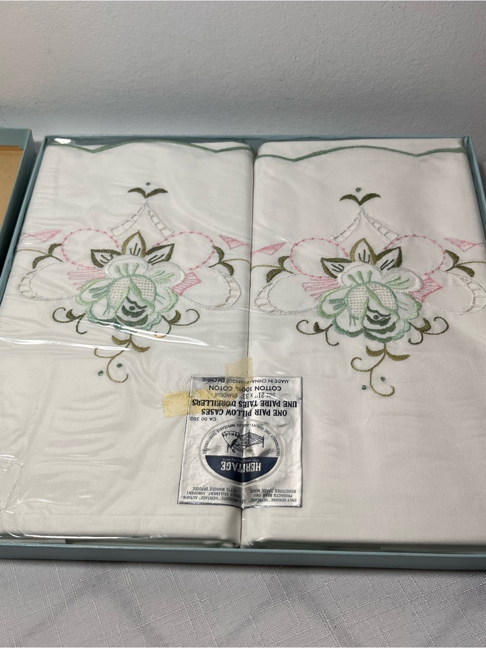 Vintage Heritage Pillow Cases Boxed Pair
Original box
Standard
New